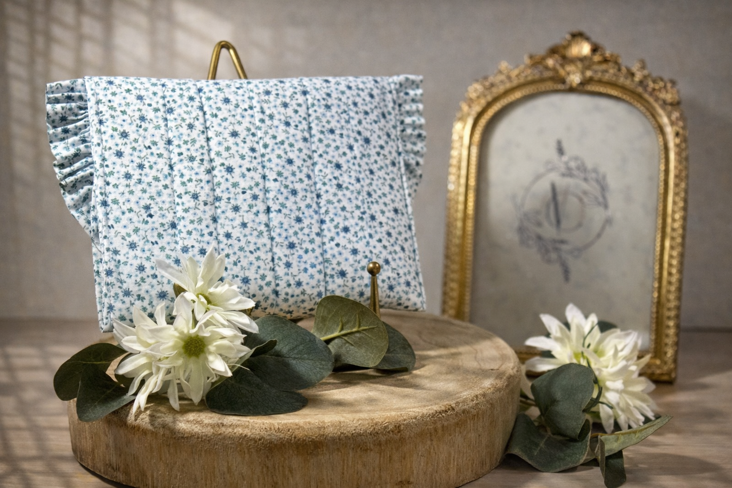 Pochette élégante en tissu floral bleu